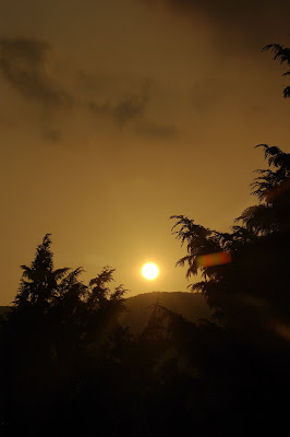 箱根に沈む夕日、、望遠にて