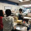 母校の小学校の生徒さんがお店のお手伝い(^^)