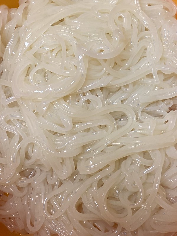 ええっ！この麺は？？！！何？